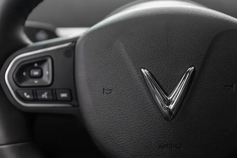 Vô Lăn VF6