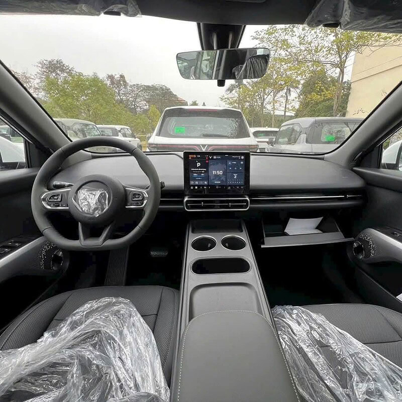 Alternative view of Vinfast MPV 7